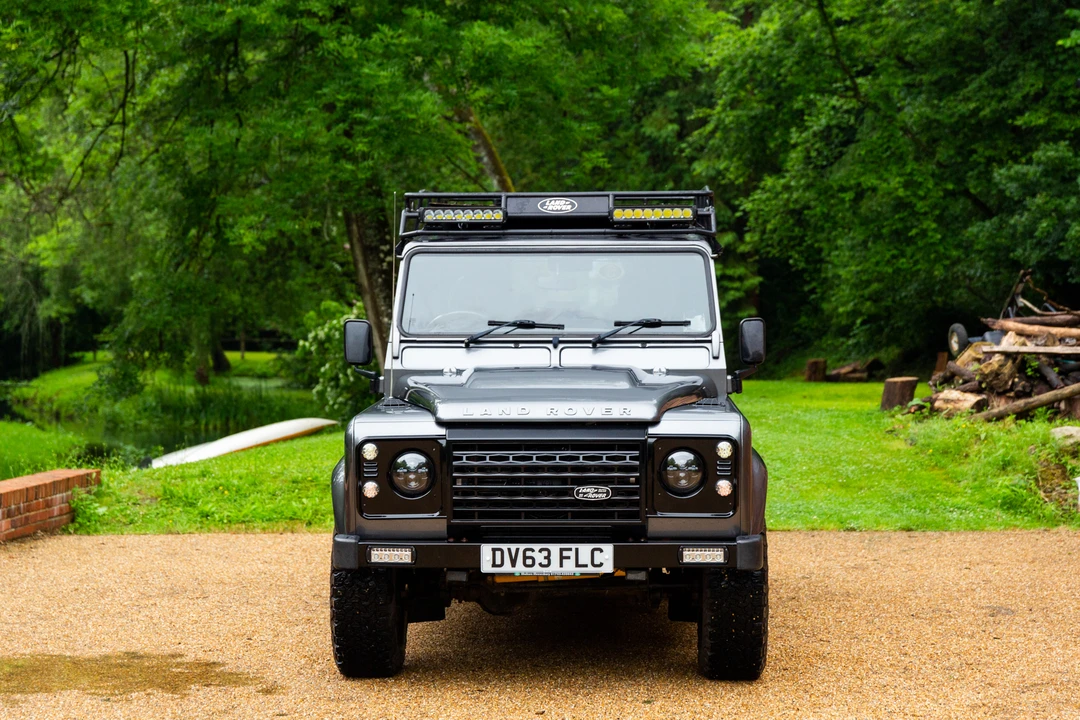 2013 Land Rover Defender 110 - Image 15 of 31