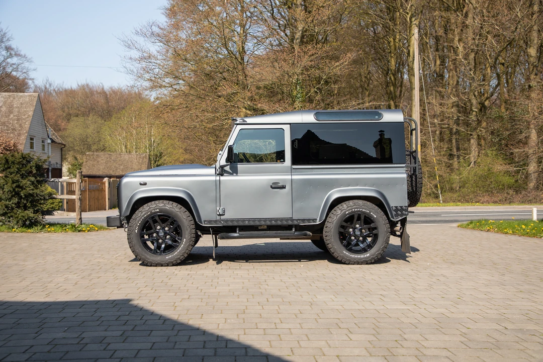 2013 Land Rover Defender 90 - Image 13 of 31