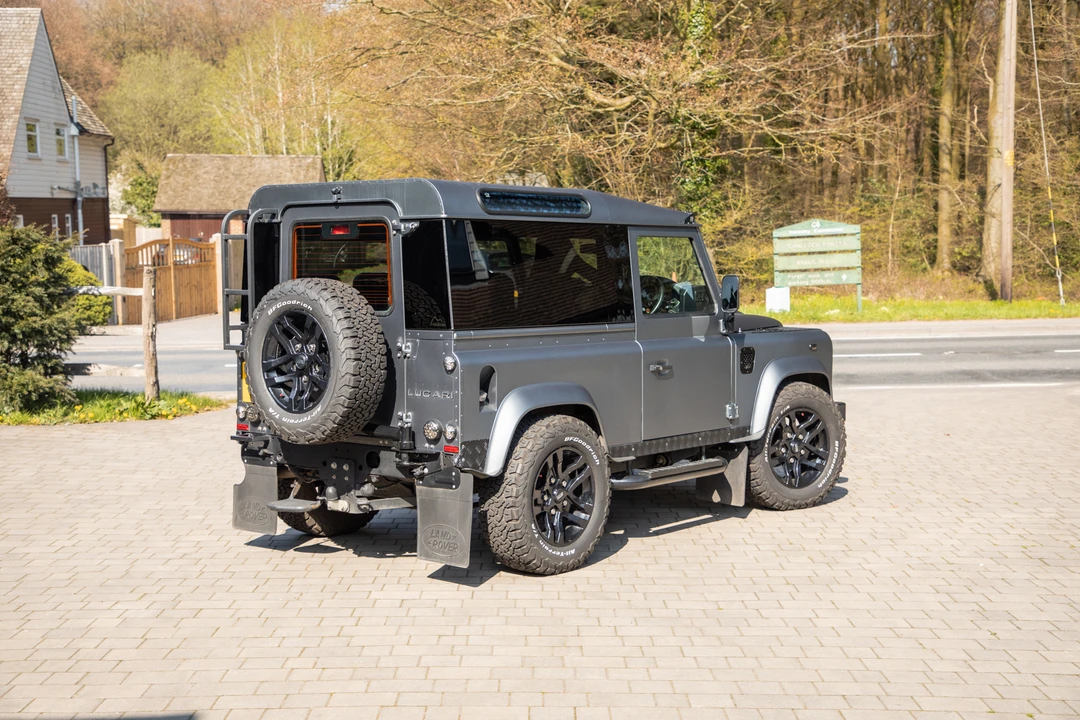 2013 Land Rover Defender 90 - Image 16 of 31