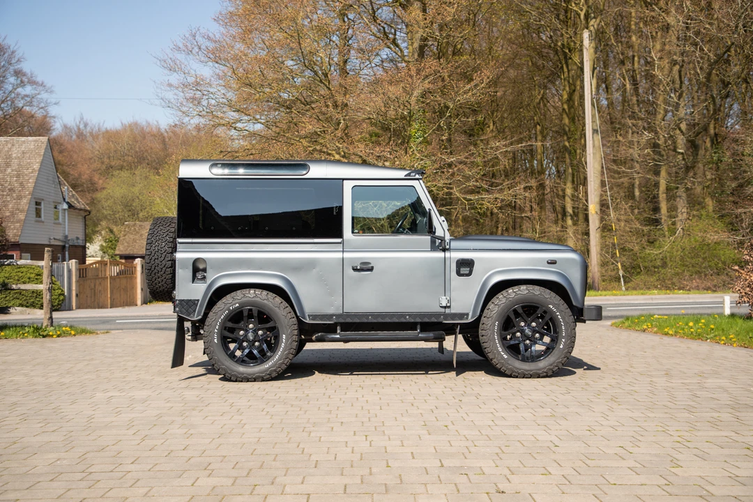 2013 Land Rover Defender 90 - Image 9 of 31