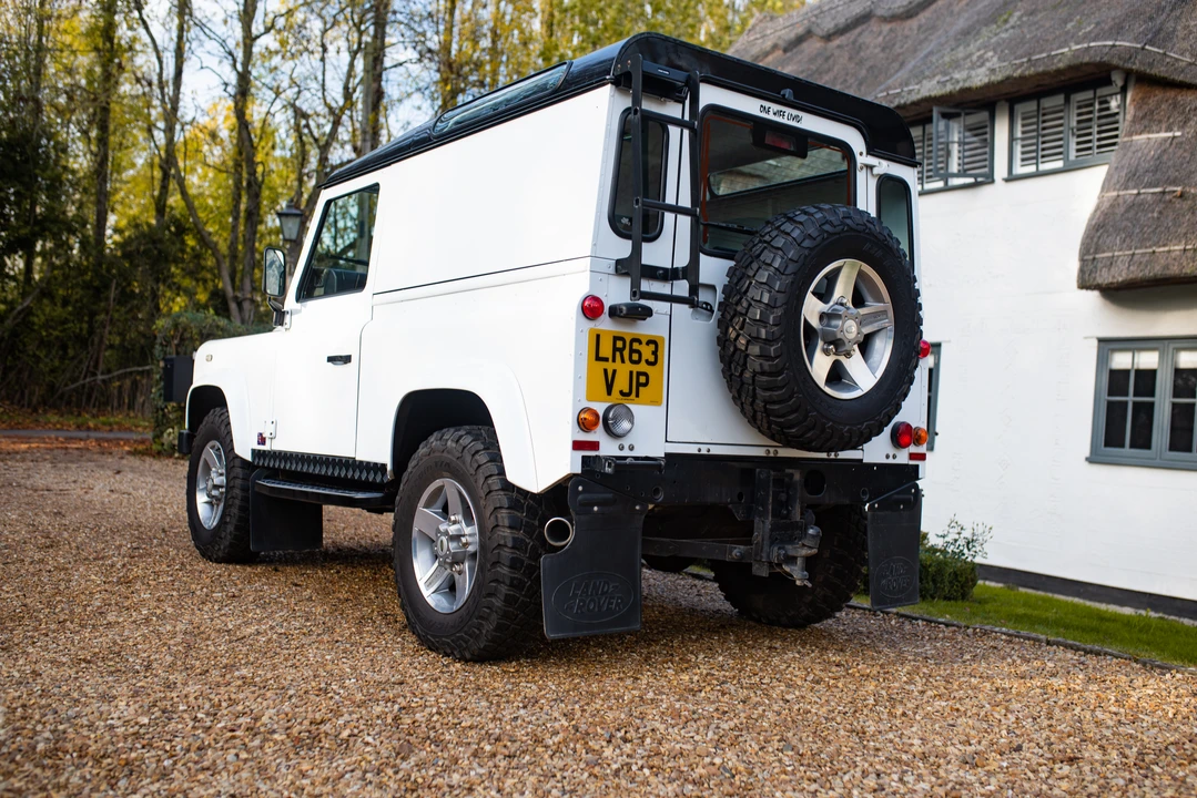 2013 Land Rover Defender 90 - Image 15 of 31