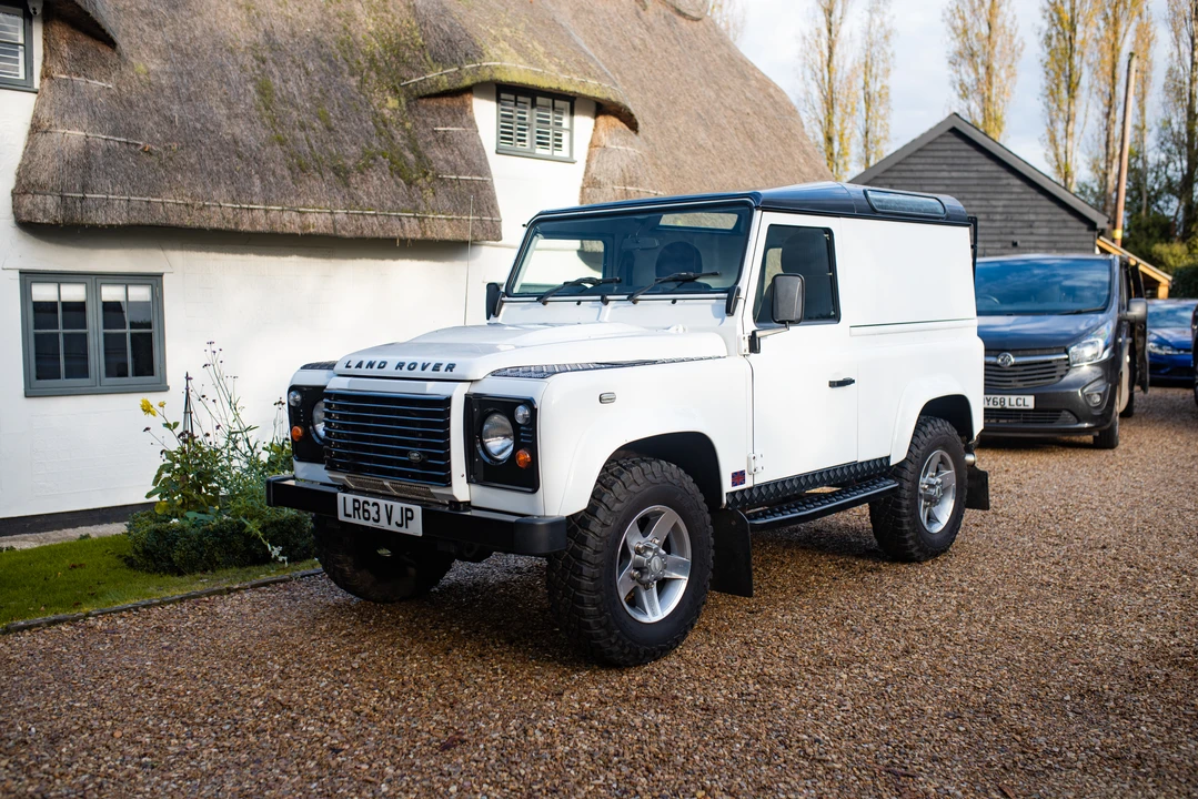 2013 Land Rover Defender 90 - Image 10 of 31