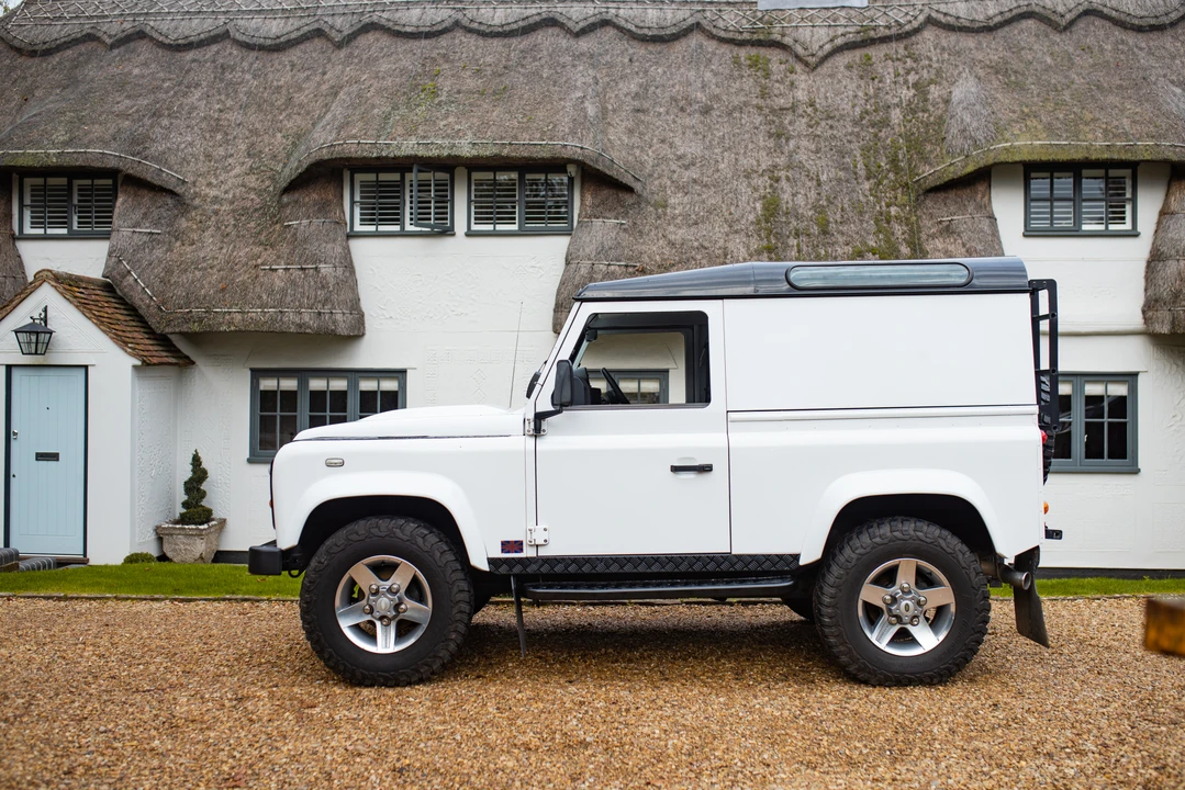 2013 Land Rover Defender 90 - Image 9 of 31