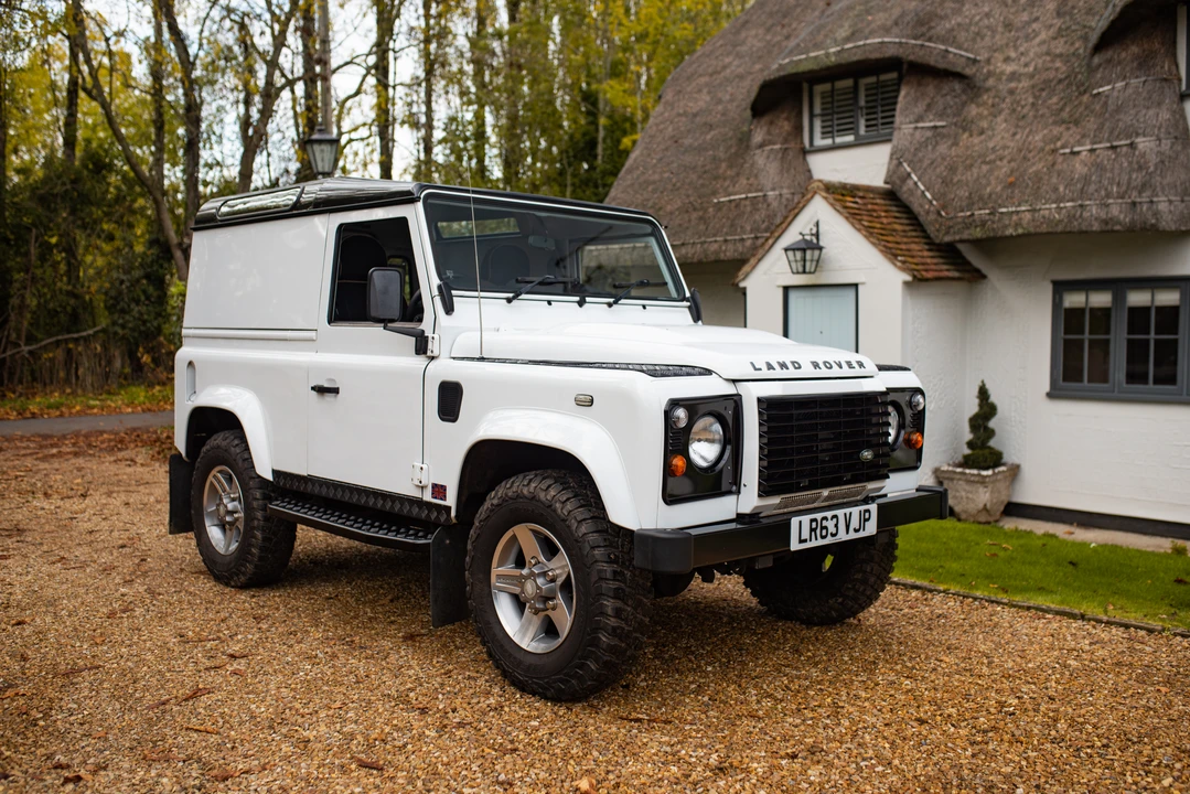 2013 Land Rover Defender 90 - Image 4 of 31