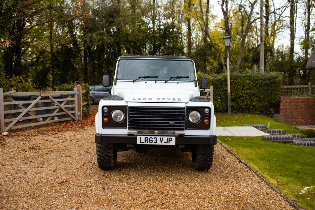 2013 Land Rover Defender 90 - Image 3 of 31