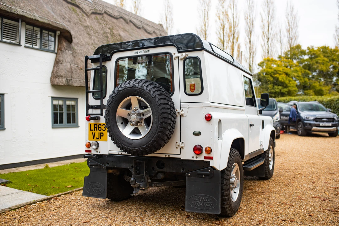 2013 Land Rover Defender 90 - Image 6 of 31