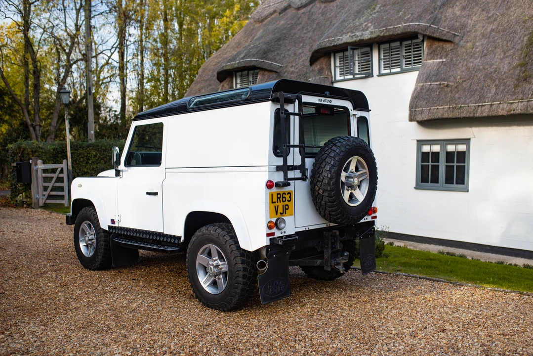 2013 Land Rover Defender 90 - Image 8 of 31