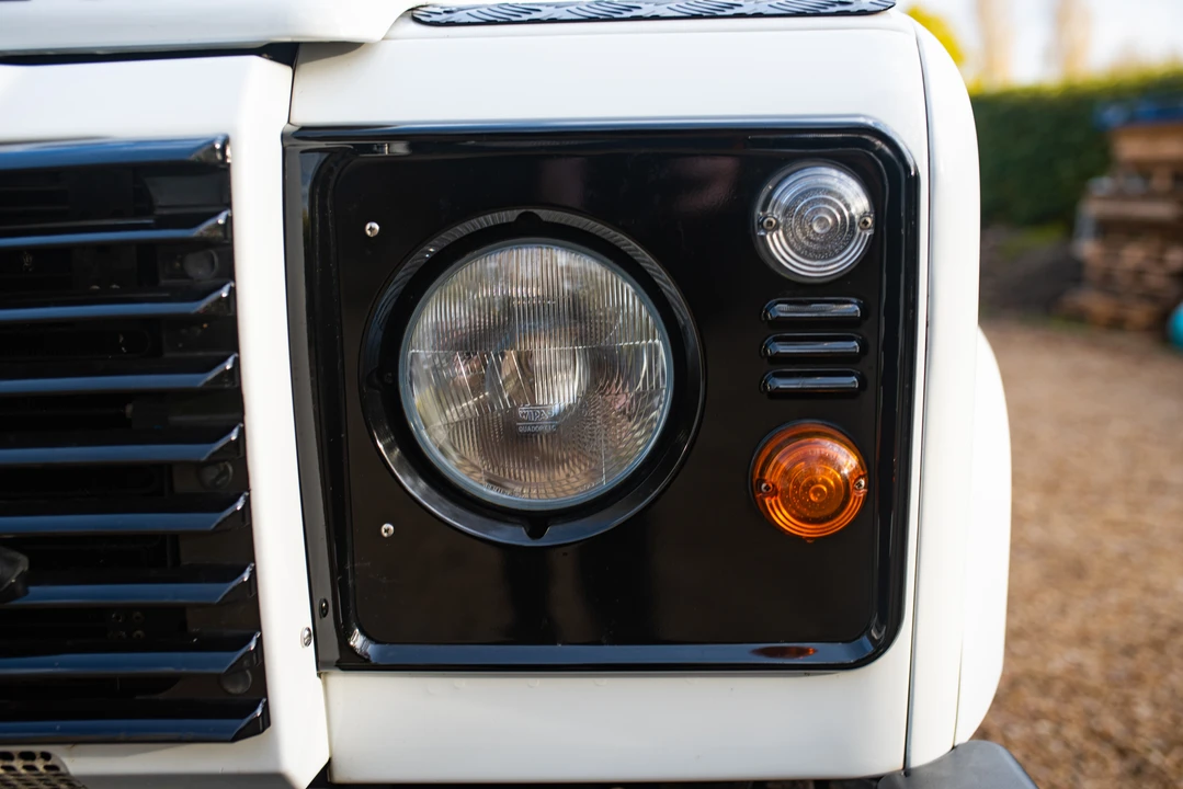 2013 Land Rover Defender 90 - Image 20 of 31