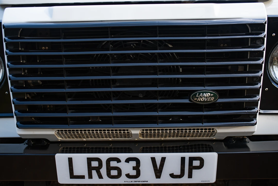 2013 Land Rover Defender 90 - Image 24 of 31