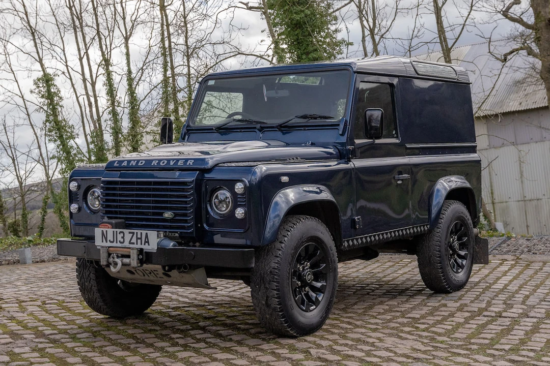 2013 Land Rover Defender 90 - Image 2 of 31