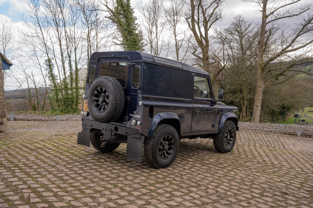 2013 Land Rover Defender 90 - Image 15 of 31