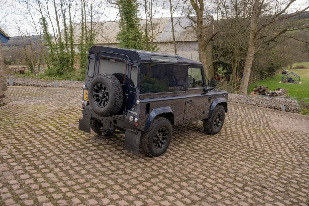 2013 Land Rover Defender 90 - Image 16 of 31