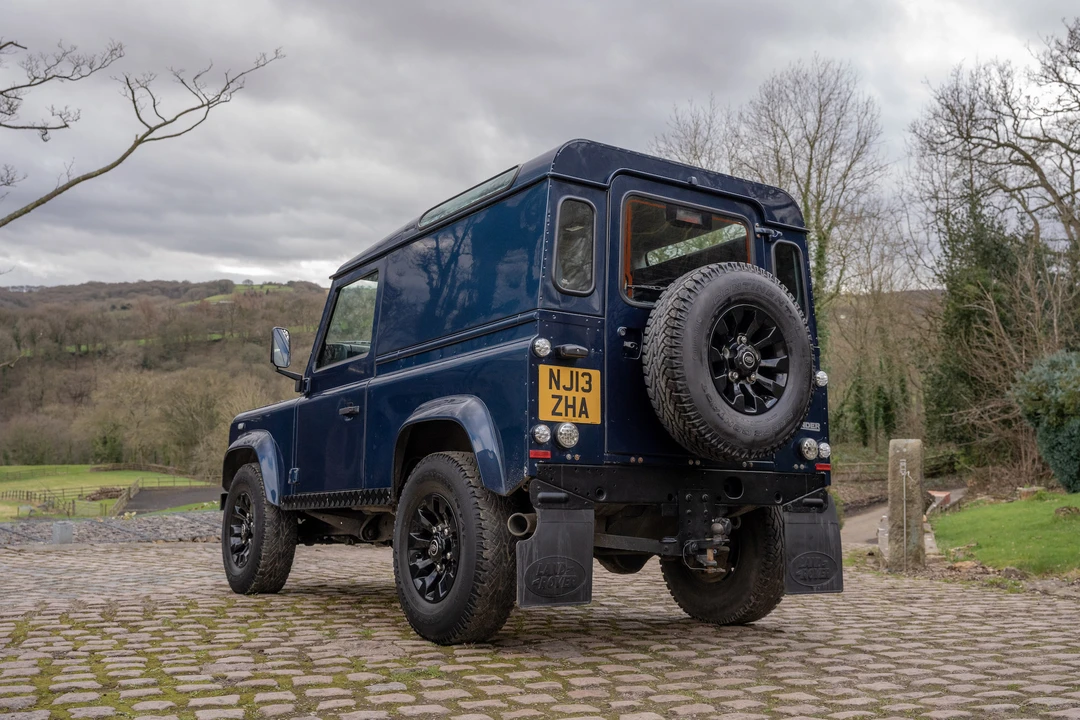 2013 Land Rover Defender 90 - Image 6 of 31