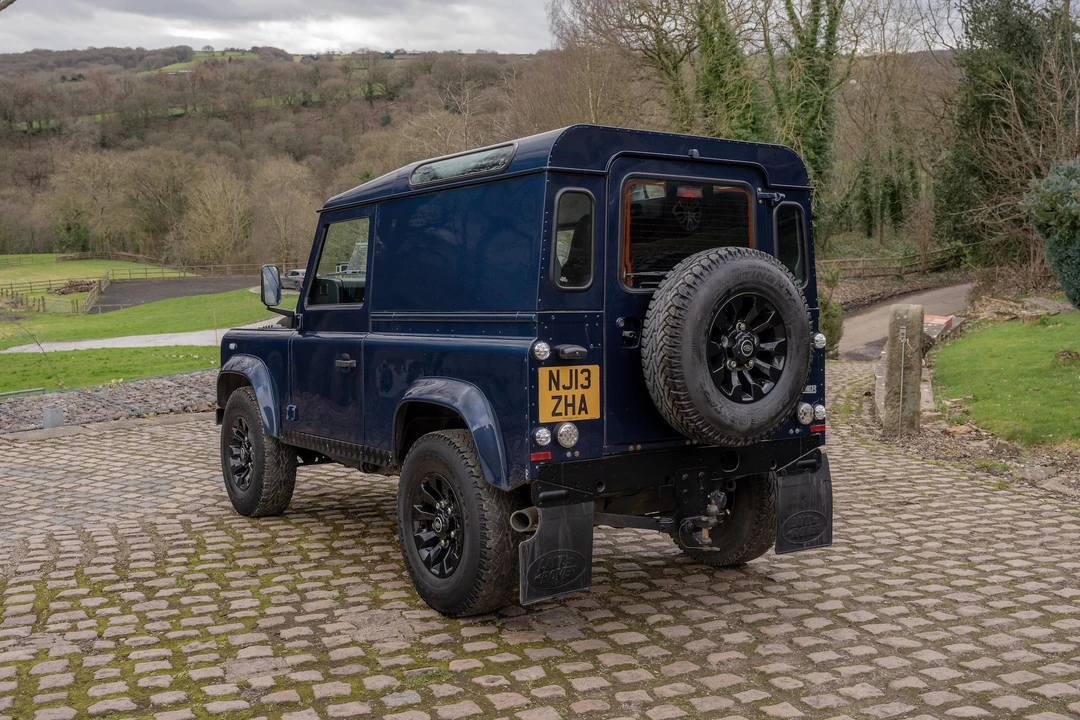 2013 Land Rover Defender 90 - Image 13 of 31