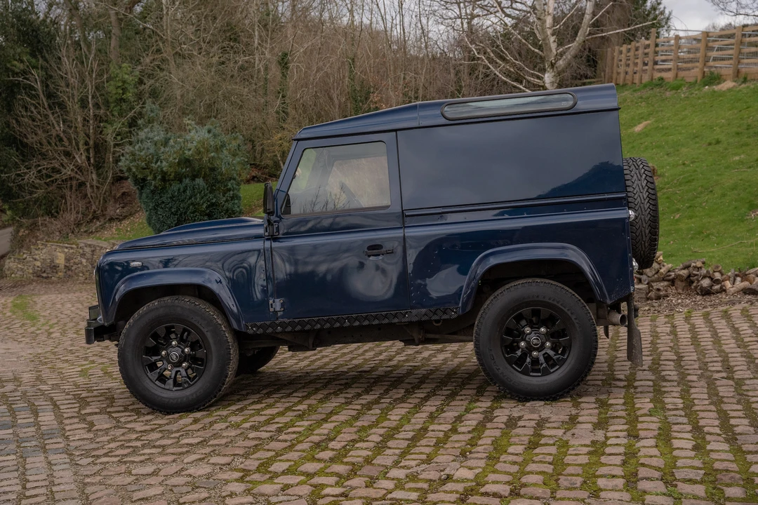 2013 Land Rover Defender 90 - Image 12 of 31