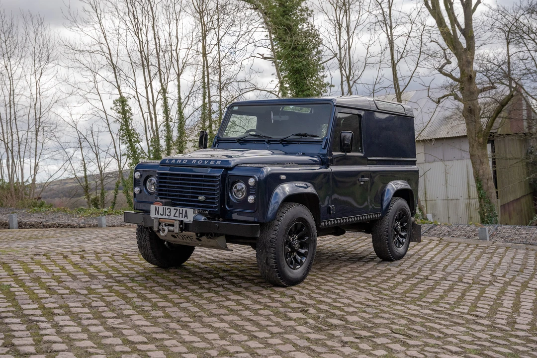2013 Land Rover Defender 90 - Image 11 of 31