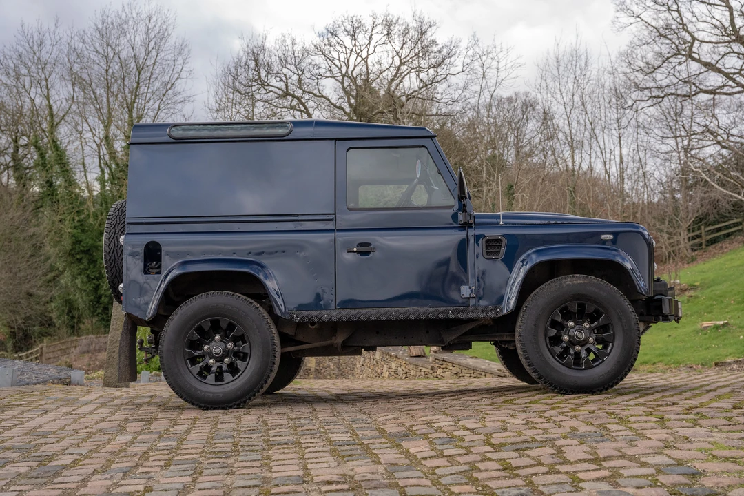 2013 Land Rover Defender 90 - Image 8 of 31
