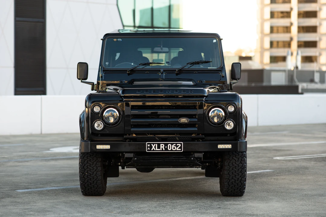 2013 Land Rover Defender 90 - Image 11 of 31
