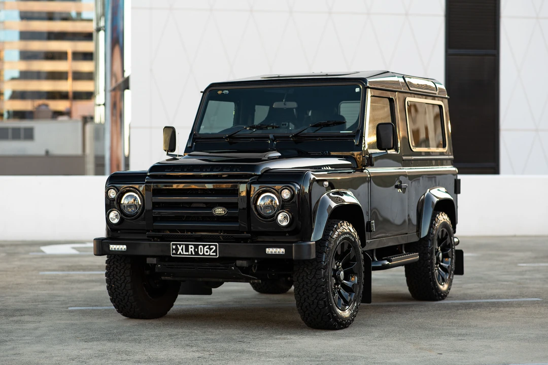 2013 Land Rover Defender 90 - Image 17 of 31