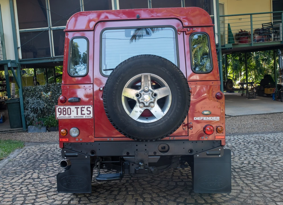 2013 Land Rover Defender 90 - Image 7 of 31