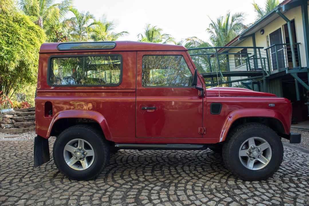 2013 Land Rover Defender 90 - Image 13 of 31