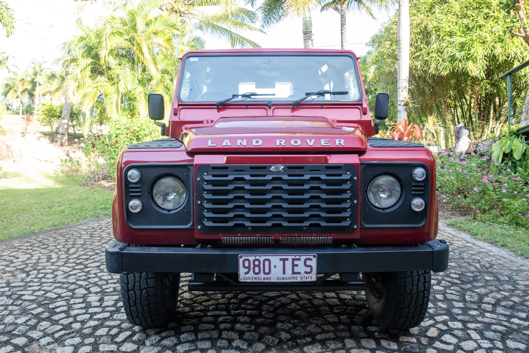 2013 Land Rover Defender 90 - Image 11 of 31