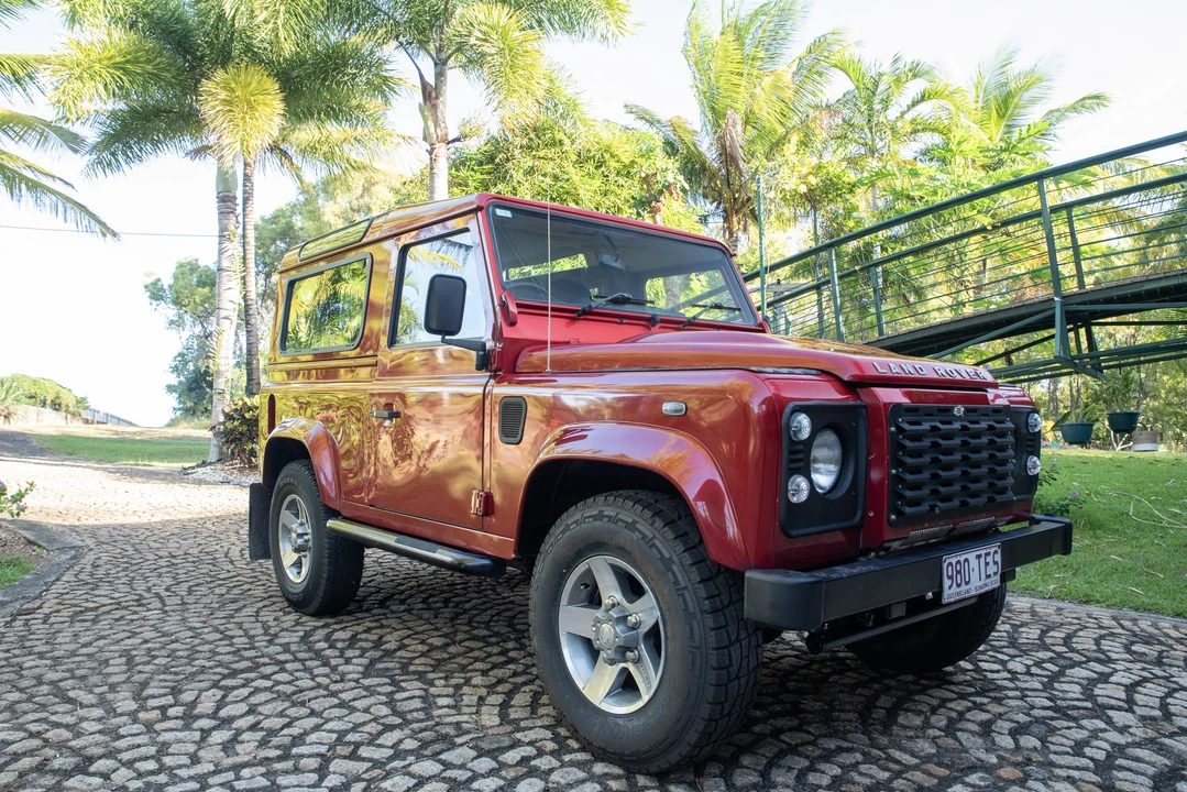 2013 Land Rover Defender 90 - Image 12 of 31
