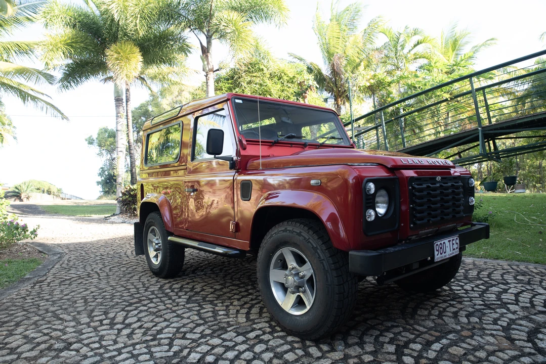 2013 Land Rover Defender 90 - Image 18 of 31