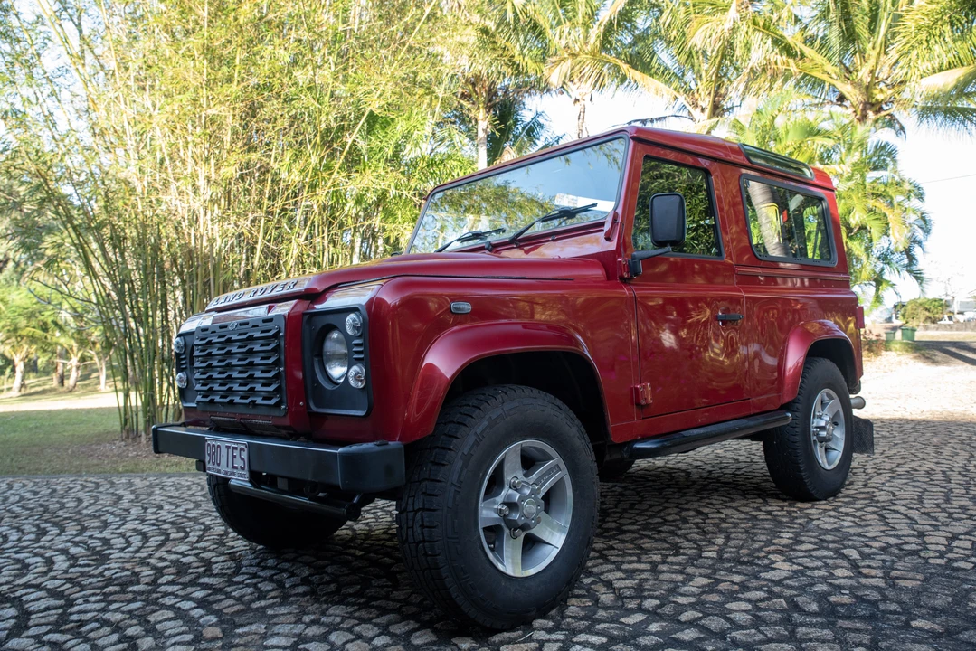 2013 Land Rover Defender 90 - Image 17 of 31