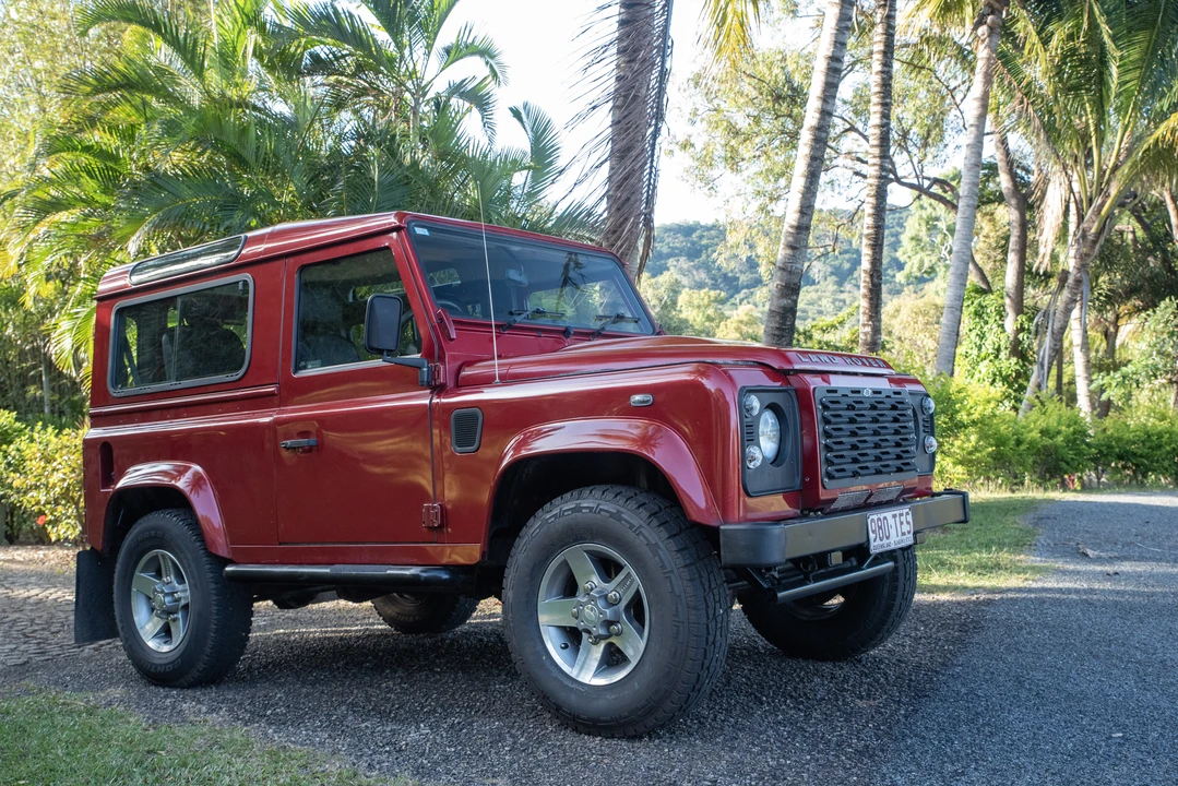 2013 Land Rover Defender 90 - Image 4 of 31