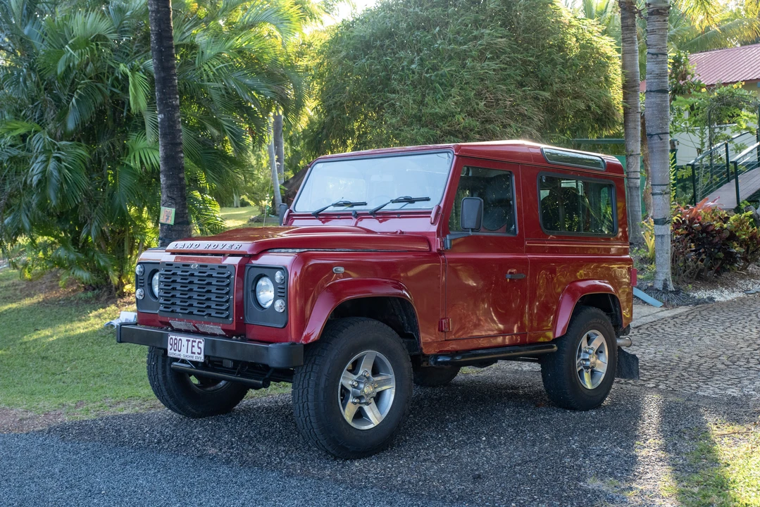 2013 Land Rover Defender 90 - Image 10 of 31