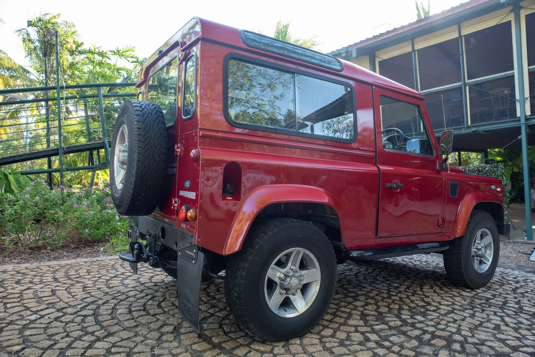 2013 Land Rover Defender 90 - Image 6 of 31