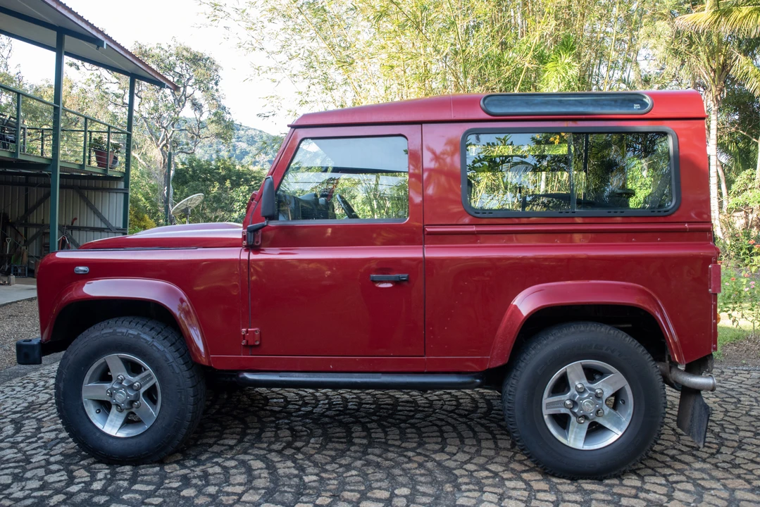 2013 Land Rover Defender 90 - Image 9 of 31