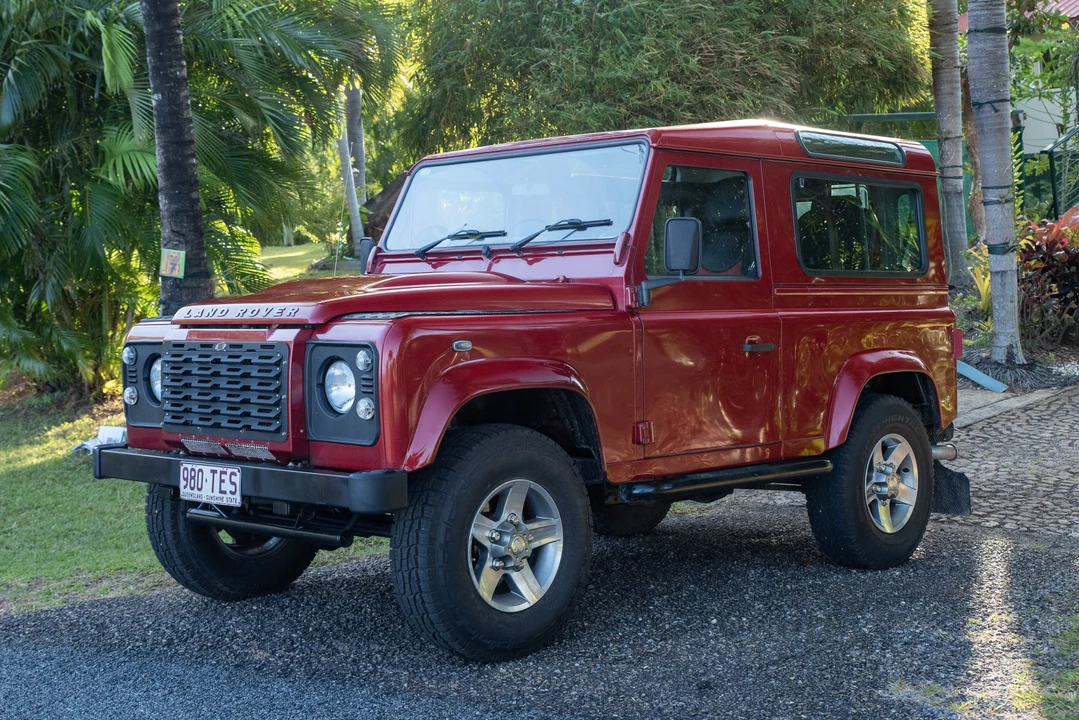 2013 Land Rover Defender 90 - Image 2 of 31