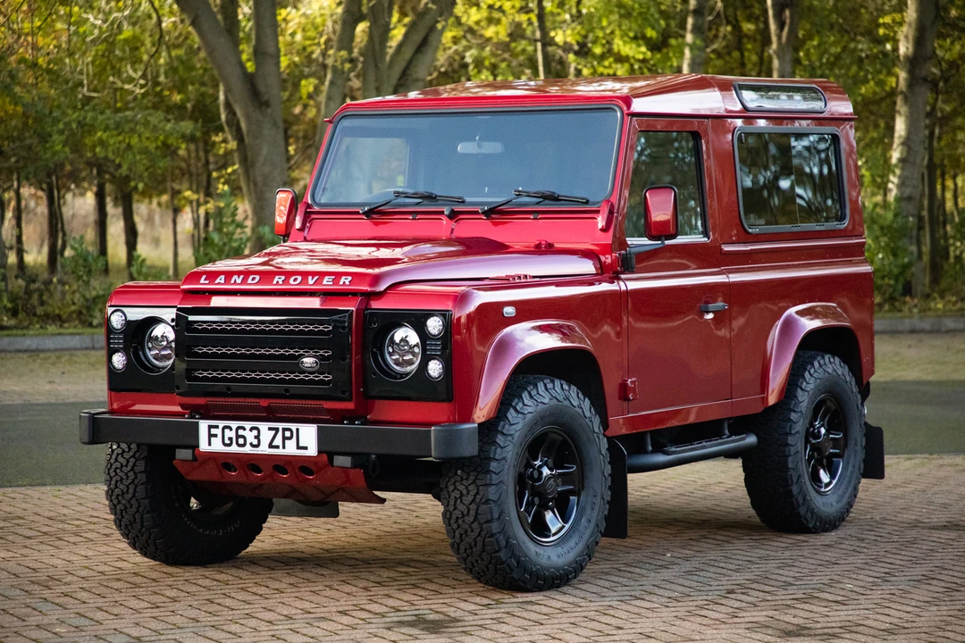 2013 Land Rover Defender 90 - Image 2 of 31