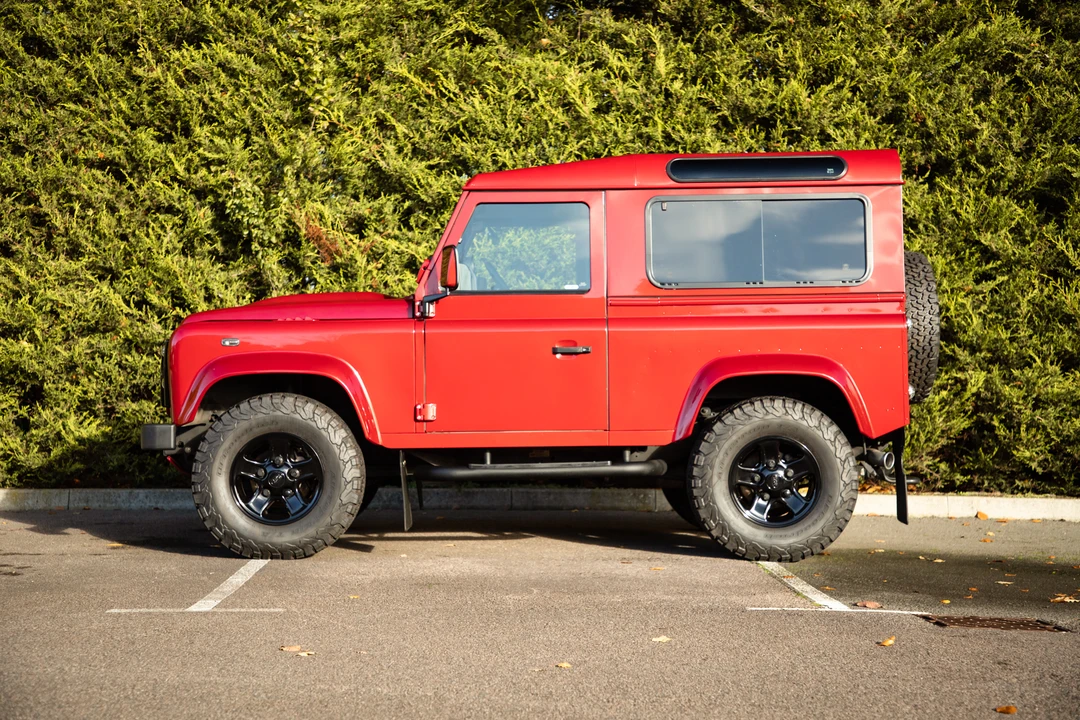 2013 Land Rover Defender 90 - Image 5 of 31