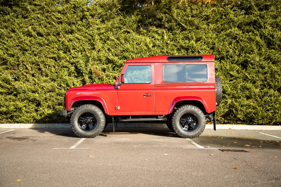 2013 Land Rover Defender 90 - Image 13 of 31