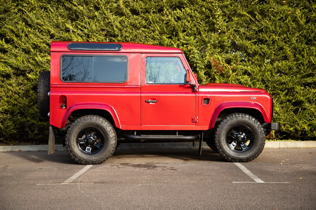 2013 Land Rover Defender 90 - Image 17 of 31