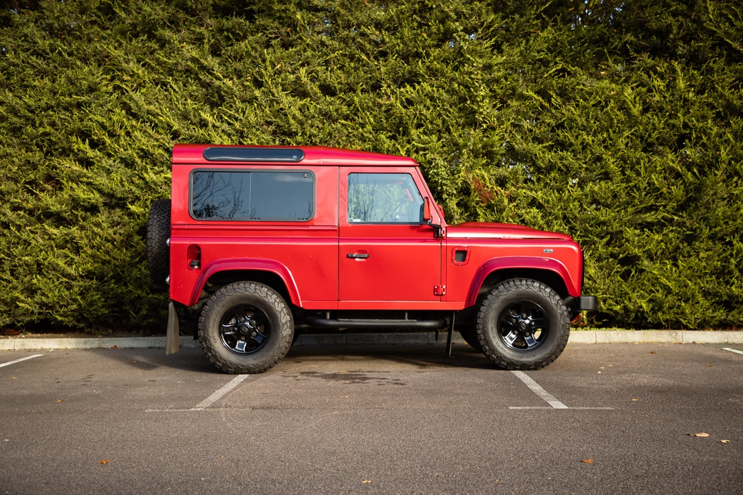 2013 Land Rover Defender 90 - Image 9 of 31