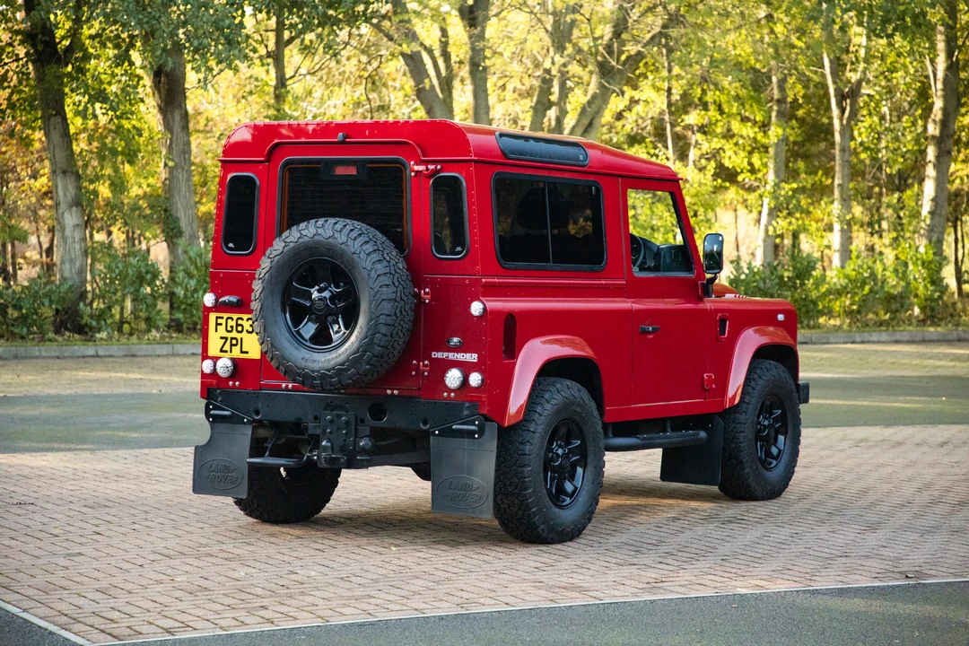 2013 Land Rover Defender 90 - Image 8 of 31
