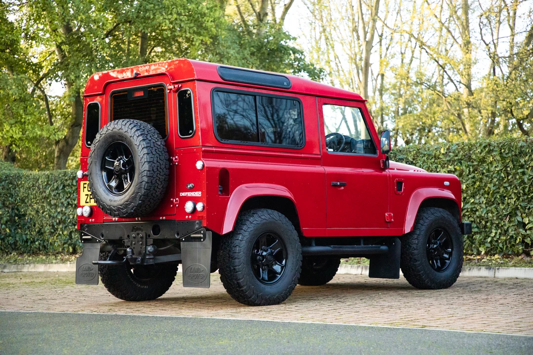2013 Land Rover Defender 90 - Image 16 of 31