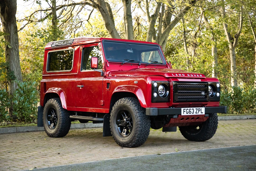 2013 Land Rover Defender 90 - Image 10 of 31
