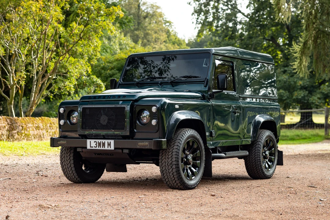 2013 Land Rover Defender 90 - Image 2 of 31