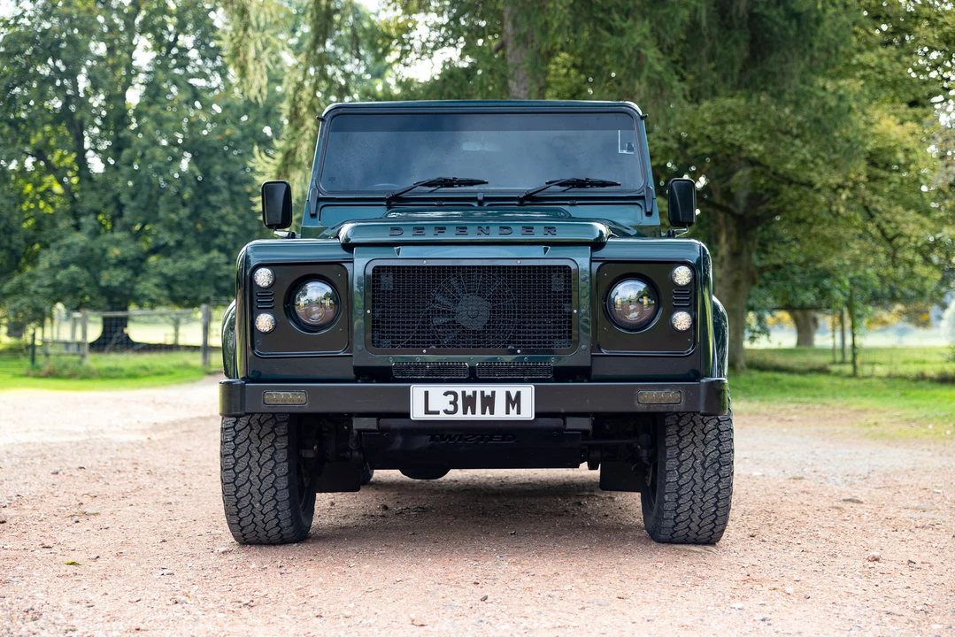 2013 Land Rover Defender 90 - Image 3 of 31