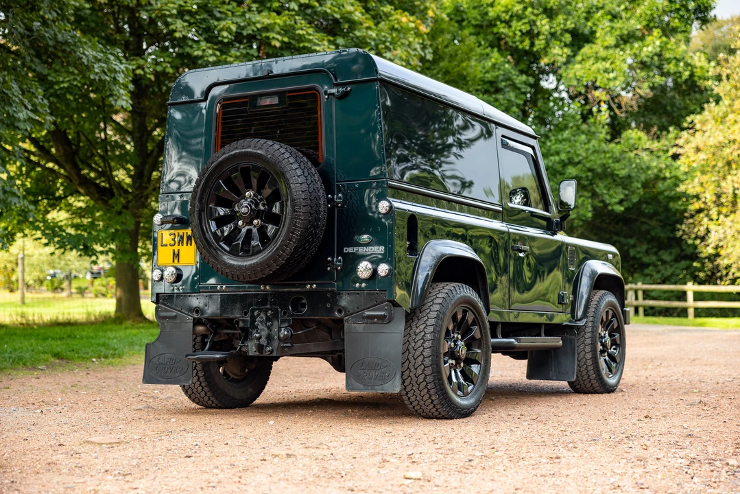 2013 Land Rover Defender 90 - Image 6 of 31