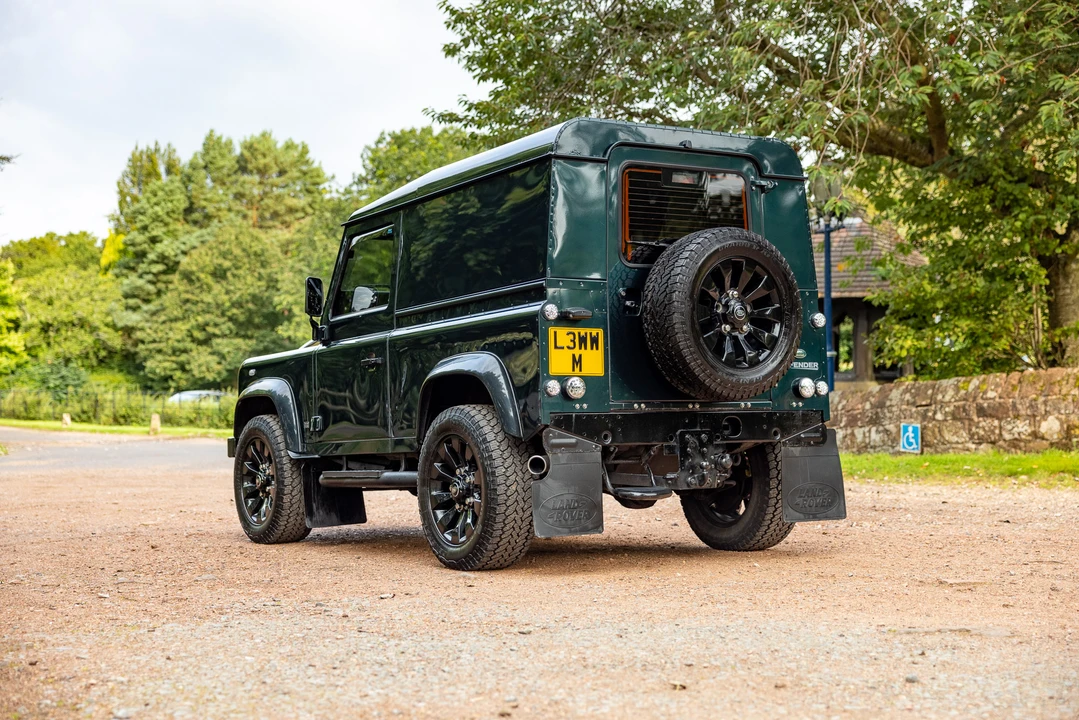 2013 Land Rover Defender 90 - Image 8 of 31