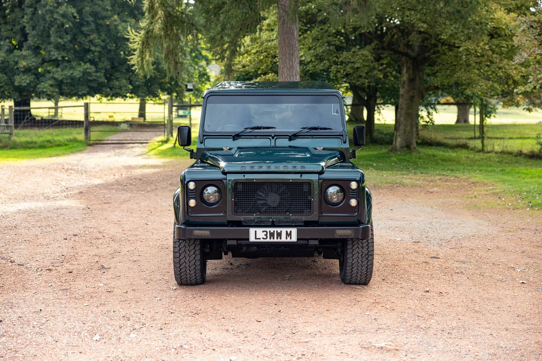 2013 Land Rover Defender 90 - Image 11 of 31