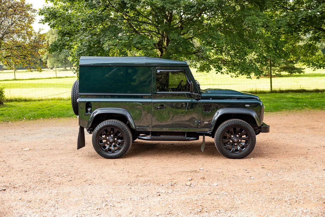 2013 Land Rover Defender 90 - Image 13 of 31