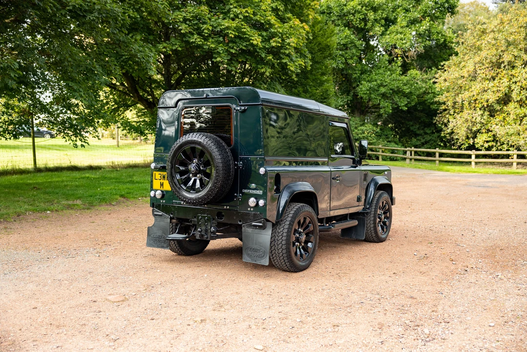 2013 Land Rover Defender 90 - Image 14 of 31