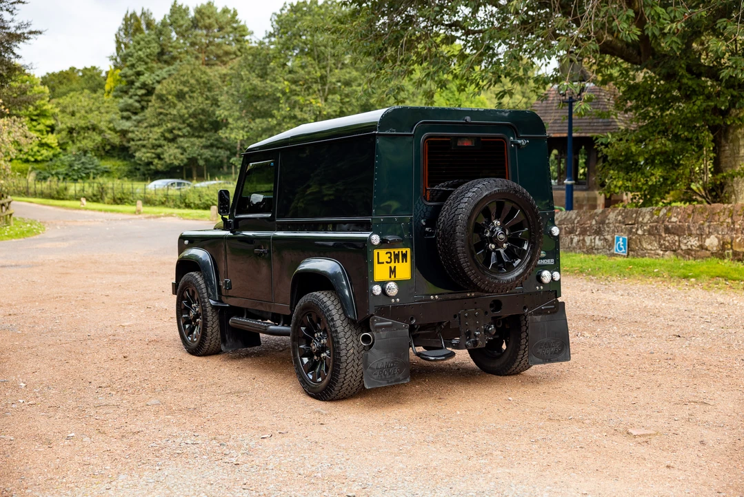 2013 Land Rover Defender 90 - Image 16 of 31